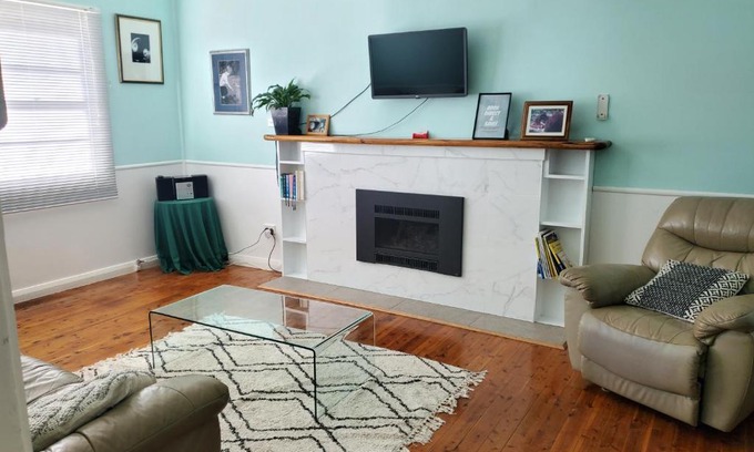 West Tamworth House | Relax at Coco's Cottage: 4-Star, Pet-Friendly Retreat