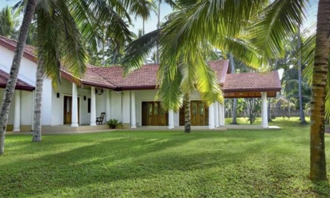 Polgasowita Villa | Budget-Friendly Stay at Coco Villa Peach Tree