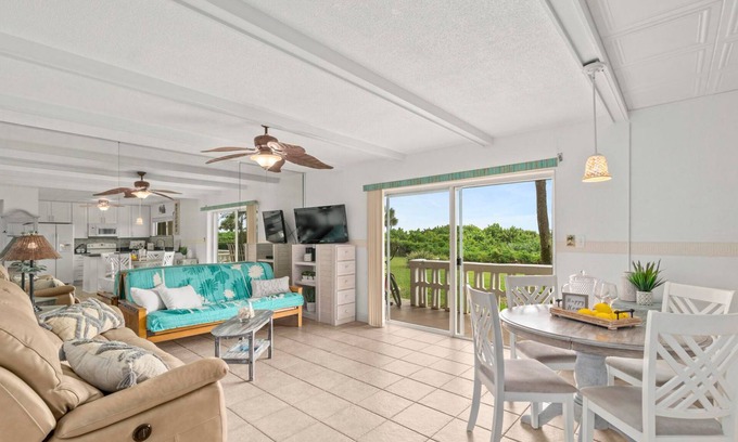 Cocoa Beach Condo | Oceanfront Cocoa Beach Condo: Steps from the Shore!