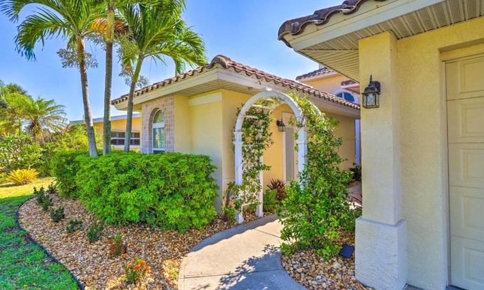 Cocoa Isles Country Club House | Cozy Cocoa Beach Studio Steps from the Sandy Shore