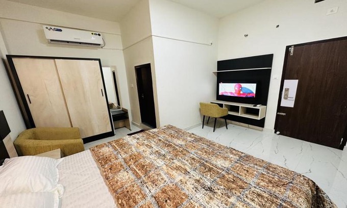 Kannur Hotel | Budget-Friendly Stay at Cocobay INN Awaits You