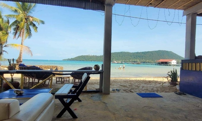 Koh Rong Sanloem House | Cozy Cocohuts Cambodia: Family-Friendly with Breakfast Included