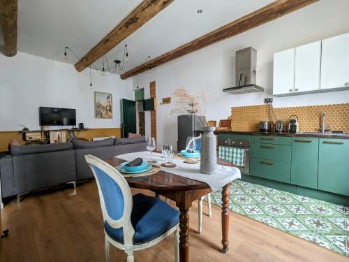 Faubourg Apartment | Cozy Retreat Near Ecusson - Pet & Child Friendly Haven