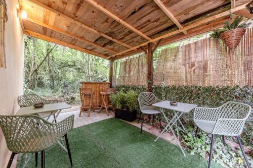 Blesignac House | Explore Cocon dans les bois: Family-Friendly Retreat