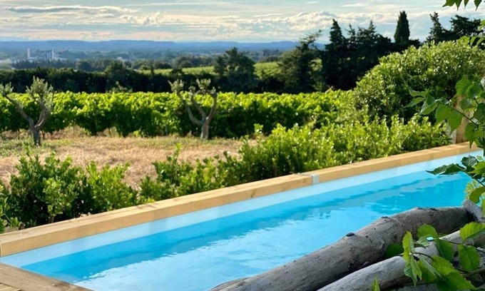 Vedene House | Tranquil Retreat Amidst Vineyards with Private Pool & Spa