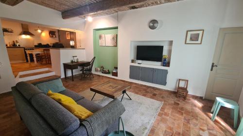 Lourmarin Apartment | Exceptional Cocon du Papillon in Lourmarin - Pet Friendly Stay