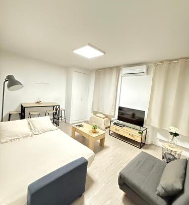 Prefecture Apartment | Stylish Cocon Urbain Near Vieux-Port with Ocean View