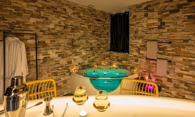 Montbeliard Apartment | Relaxing Retreat at Escale Détente Balnéo & Cinema