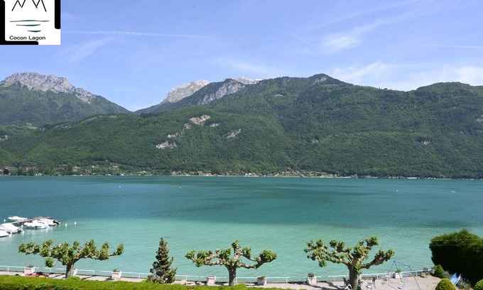 Bredannaz Apartment | Discover Coconlagon: Pet-Friendly with Breakfast and Kitchen