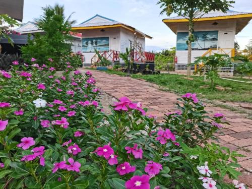 Semporna Resort | Relaxing Escape at Shunde Palm Resort with Breakfast & Kitchen