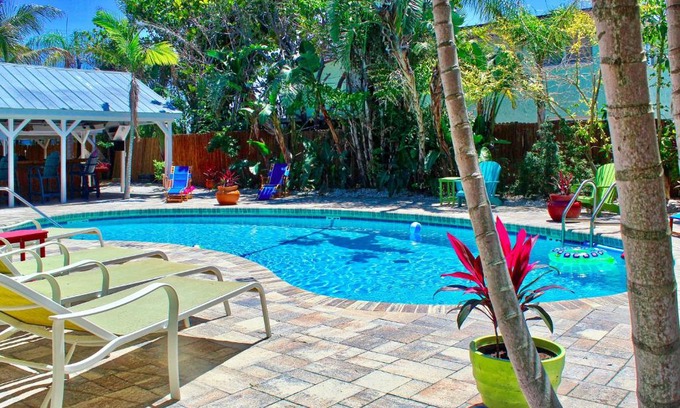 Bay Esplanade Apartment | Coconut Grove Beach Resort Suites: Family-Friendly Oasis
