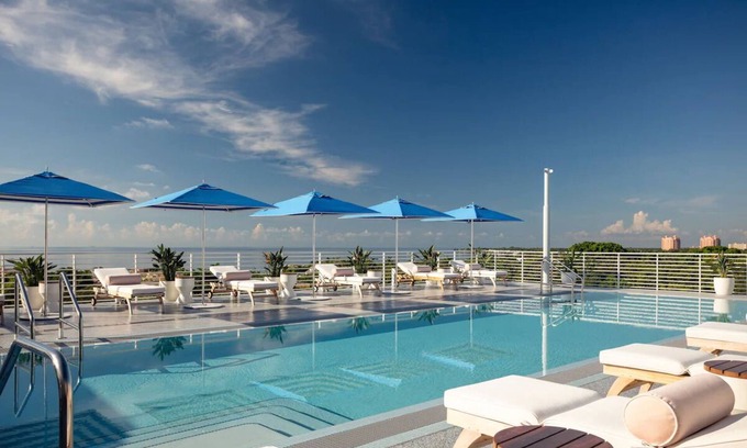 Coconut Grove House | Experience Coconut Grove Glamour at Mr. C Miami Suites