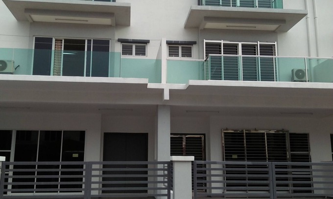 Tanjung Karang House | Bright and Inviting Coconut HomeStay Tanjong Karang