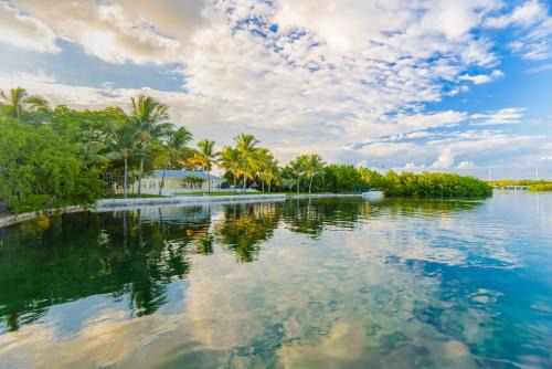 Key West Hotel | Relaxing Coconut Mallory Resort with Pool & Hot Tub
