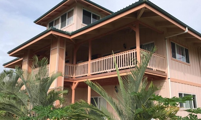 Kehena House | Oceanfront Coconut Palms Vacation Rental near Scenic Beaches