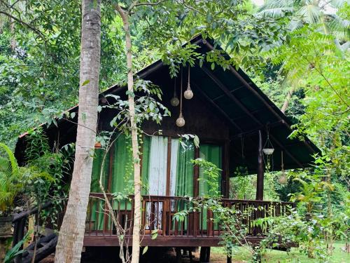 Udawalawa House | Family-Friendly Coconut Tree House with Breakfast Included