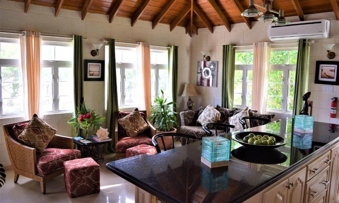 Silver Sands House | Oceanfront Coconut Walk Beach Apartment - Guest Rated 9.7/10