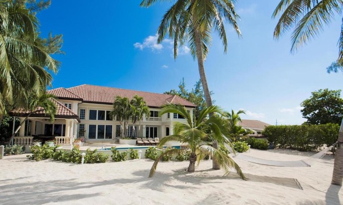 Seven Mile Beach House | Relaxing Retreat at Coconut Walk by Grand Cayman Villas