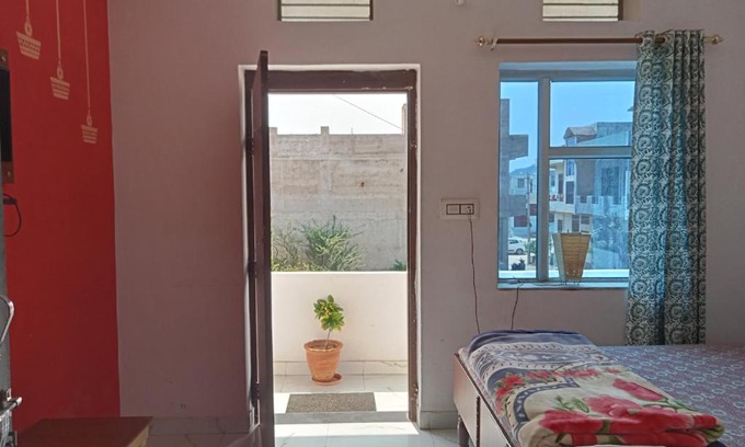 Amer House | Highly Rated Cocoon Auberge: Family-Friendly with Breakfast