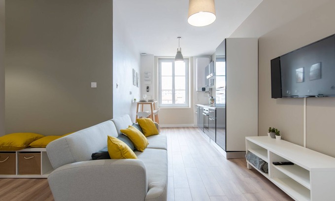 Saint-Etienne Apartment | Stylish 3-Bedroom Retreat with Spa in City Center