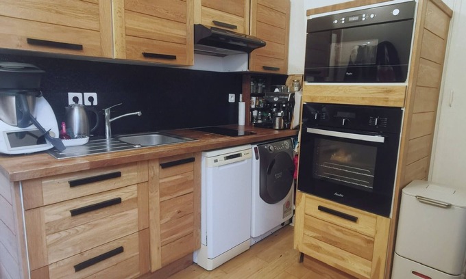 Pigalle Apartment | Cozy Cocooning Flat with Pet-Friendly Amenities & Spa