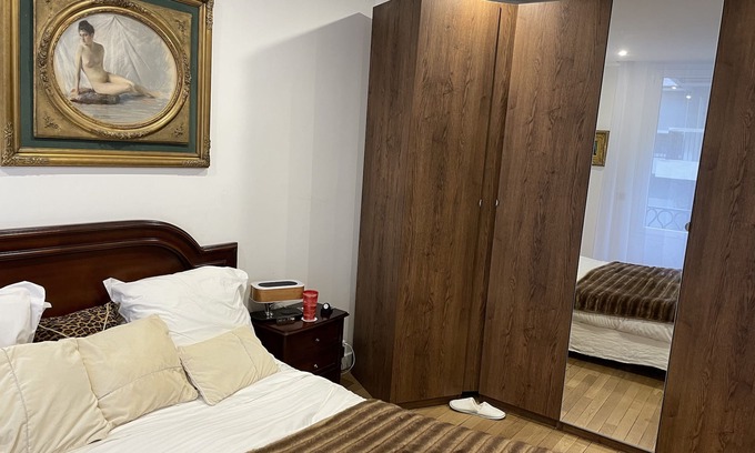 Chaillot Apartment | Unwind in Comfort: Cocooning with Spa and Breakfast