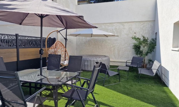 Carnoux-en-Provence Apartment | Relaxing Retreat at LE MUGEL near Cassis Calanques & Spa