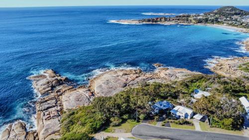 Bicheno House | Oceanfront Escape at Cod Rock Point: 4-Star Retreat
