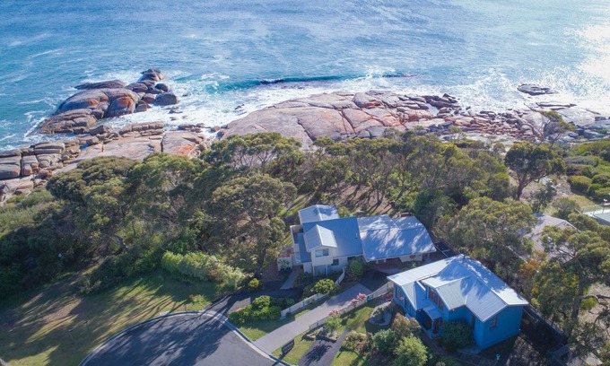 Bicheno Apartment | Unforgettable Oceanfront Retreat at Cod Rock Point