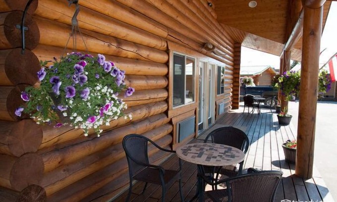 Cody Hotel | Discover Cody Cowboy Village: Top-Rated with Pool & Spa