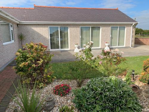 Bryngwran Apartment | Coed Bach Suite: Guest Rated 9.4/10 for Your Getaway