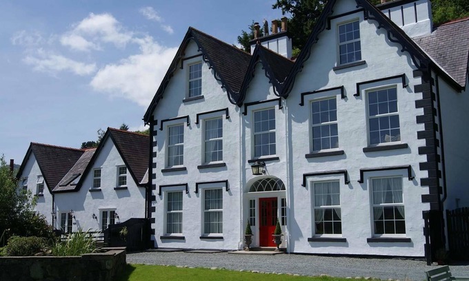 Rowen Bed & Breakfast | Experience Coed Mawr Hall: A Guest Rated 10/10 Stay