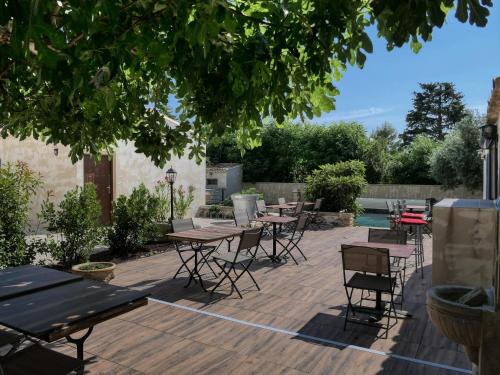 Saint-Didier Bed & Breakfast | Serene Coeur de Provences: Oceanfront Escape with Pool
