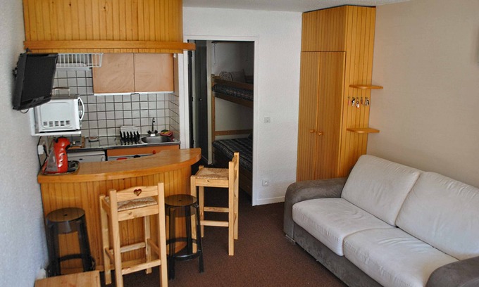 Puy-Saint-Vincent Apartment | Cozy Coeur de Station Apartment for Families with Pets