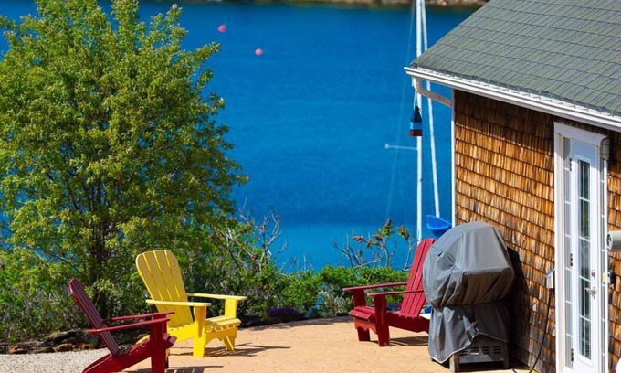 Upper Blandford Cottage | Experience Coffee With A View At Deep Cove Hotel