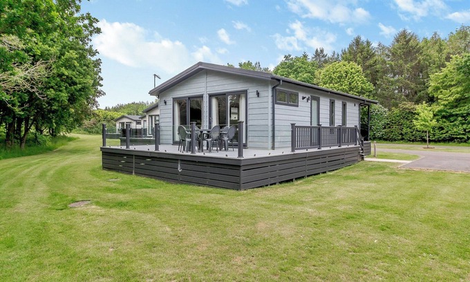 Earls Colne Ski Chalet | Comfortable 2-Bedroom Stay in Earls Colne, Colchester