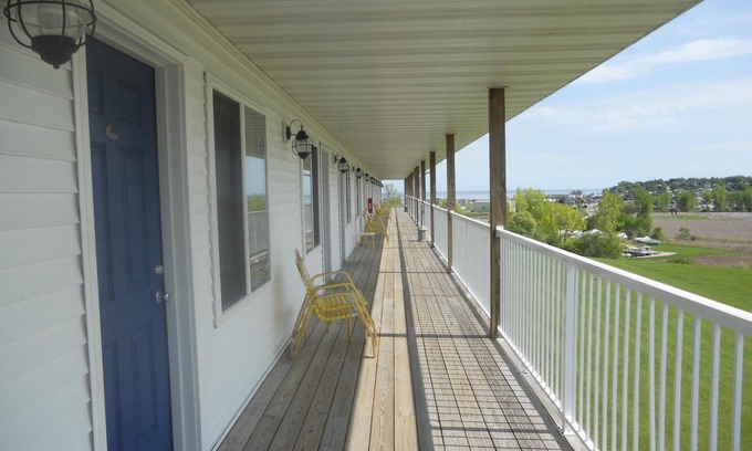 Kewaunee Hotel | Inviting Coho Motel and Suites with Family-Friendly Amenities