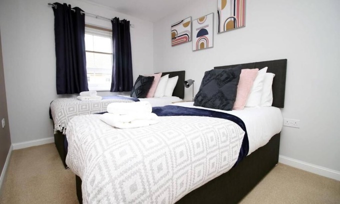 Graig House | Ideal Stay with Free Wifi, Parking and Family Amenities