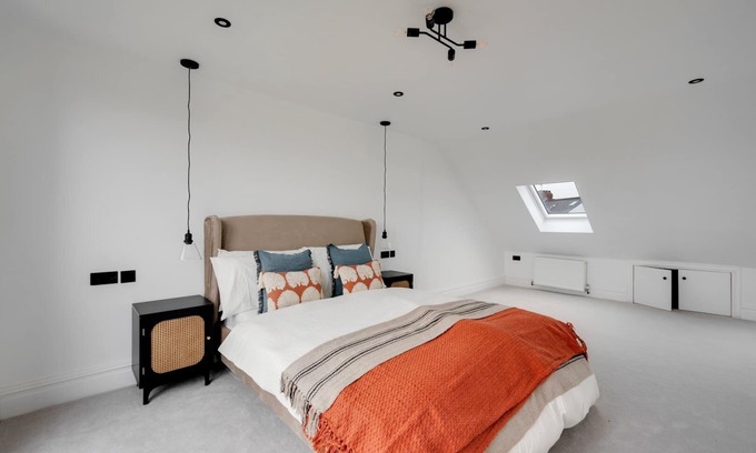Horfield House | Cohost Partners Modern 4BR Home in Bristol
