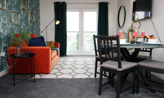 Butetown Apartment | Modern 2BR Retreat with Free Parking and Smart TV