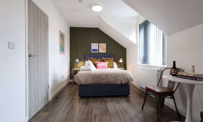 Penylan Apartment | Convenient Cohost Partners: Family-Friendly & Smart TV Access