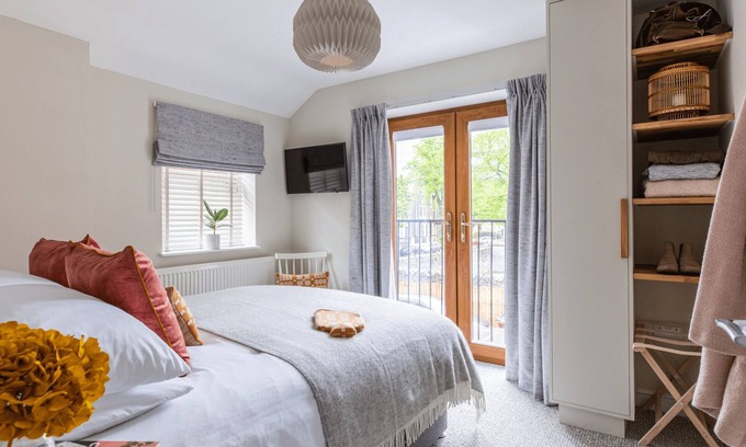 Cardiff Apartment | Family-Friendly One Bedroom with Fully Equipped Kitchen