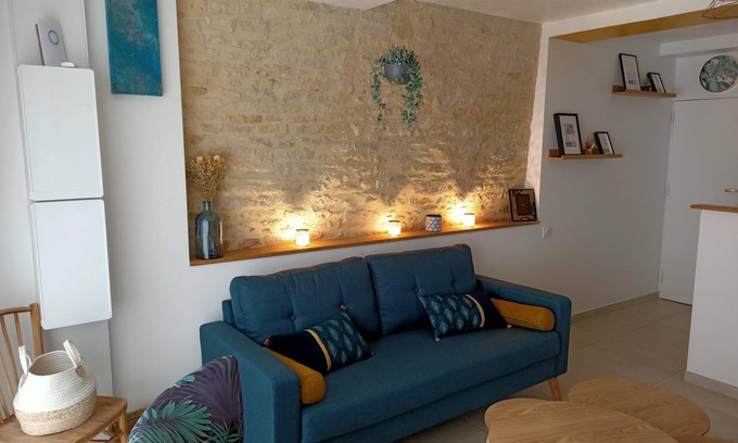 Courseulles-sur-Mer House | Inviting Coin de Paradis: Oceanfront Retreat with Pool