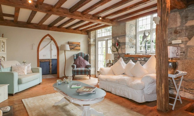 Lostwithiel Cottage | Cozy Coinage Hall: Pet-Friendly Cottage in Lostwithiel