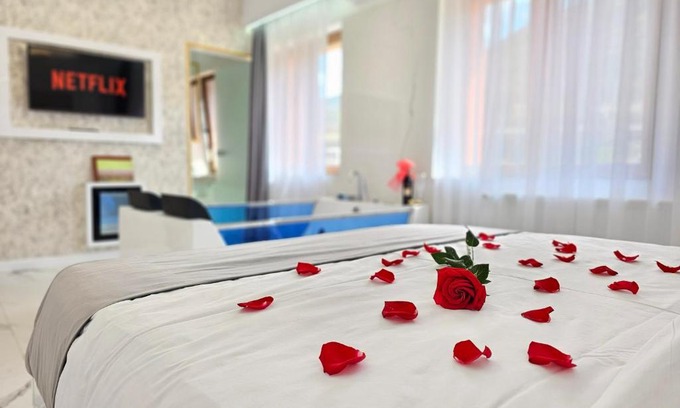 Resita Bed & Breakfast | Cozy Stay at Colț de Rai Reşița with Hot Tub Access