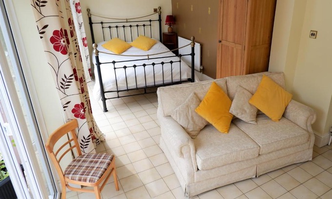 Colchester Apartment | Inviting Colchester Studio Apartment with EV Charging Access