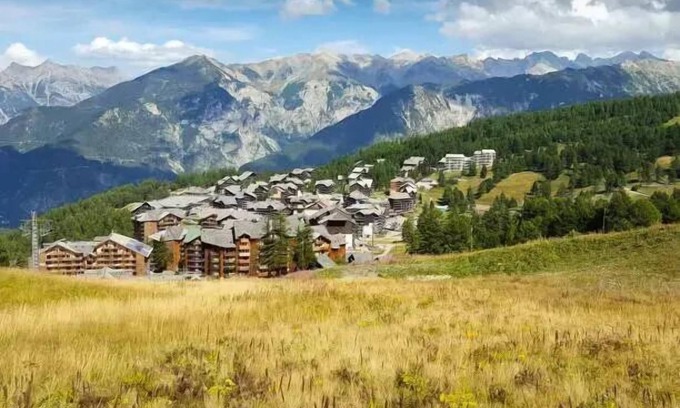 Vars Apartment | Family-Friendly Colchiques Residence with Spa & Kitchenette