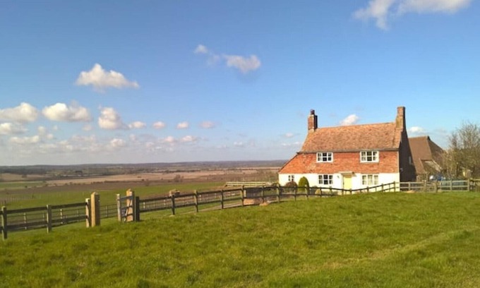 Stone in Oxney Cottage | Relax at Coldharbour Cottage with Breathtaking Views