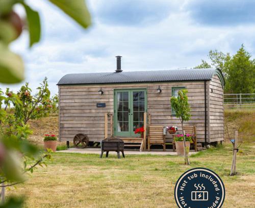 Stone in Oxney Apartment | Experience Coldharbour Shepherds Hut: Pet & Child Friendly Getaway