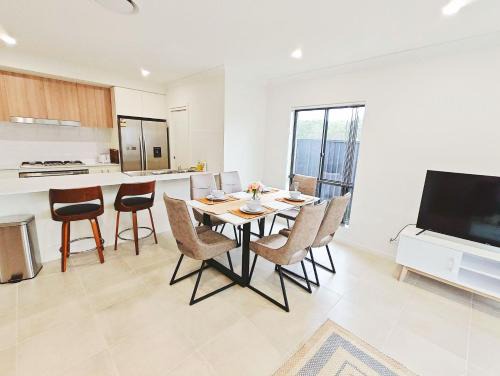 Colebee Villa | Family-Friendly Colebee 5 Bedroom with WiFi & Central AC